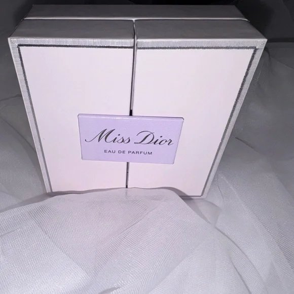 NWT Dior Addict 24hr Lipglow Oil Black Cherry + Holder Keychain + More - Picture 3 of 14